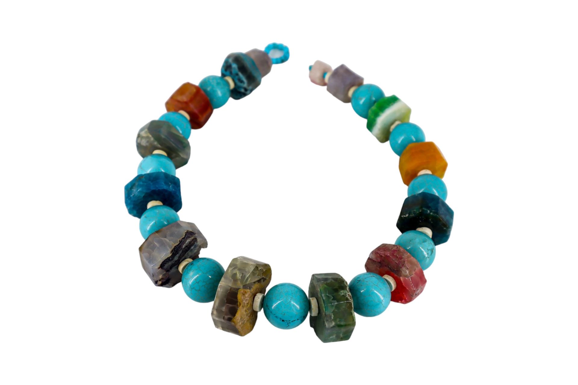 Y-TURKUAZ DETAYLI RENKLİ AKİK TAŞLI STATEMENT KOLYE