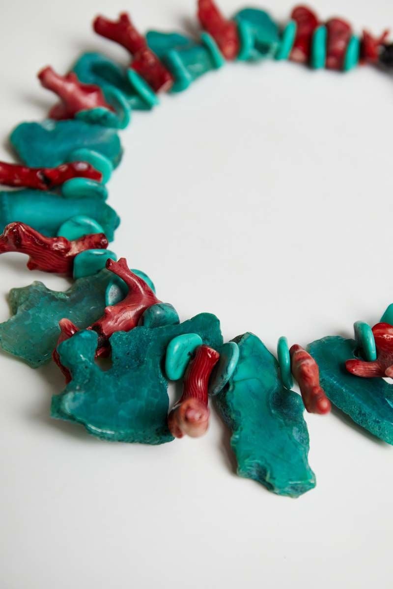 Y-AKİK VE MERCAN KARIŞIMI VURGULU KOLYE