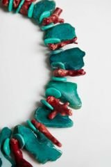 Y-AKİK VE MERCAN KARIŞIMI VURGULU KOLYE