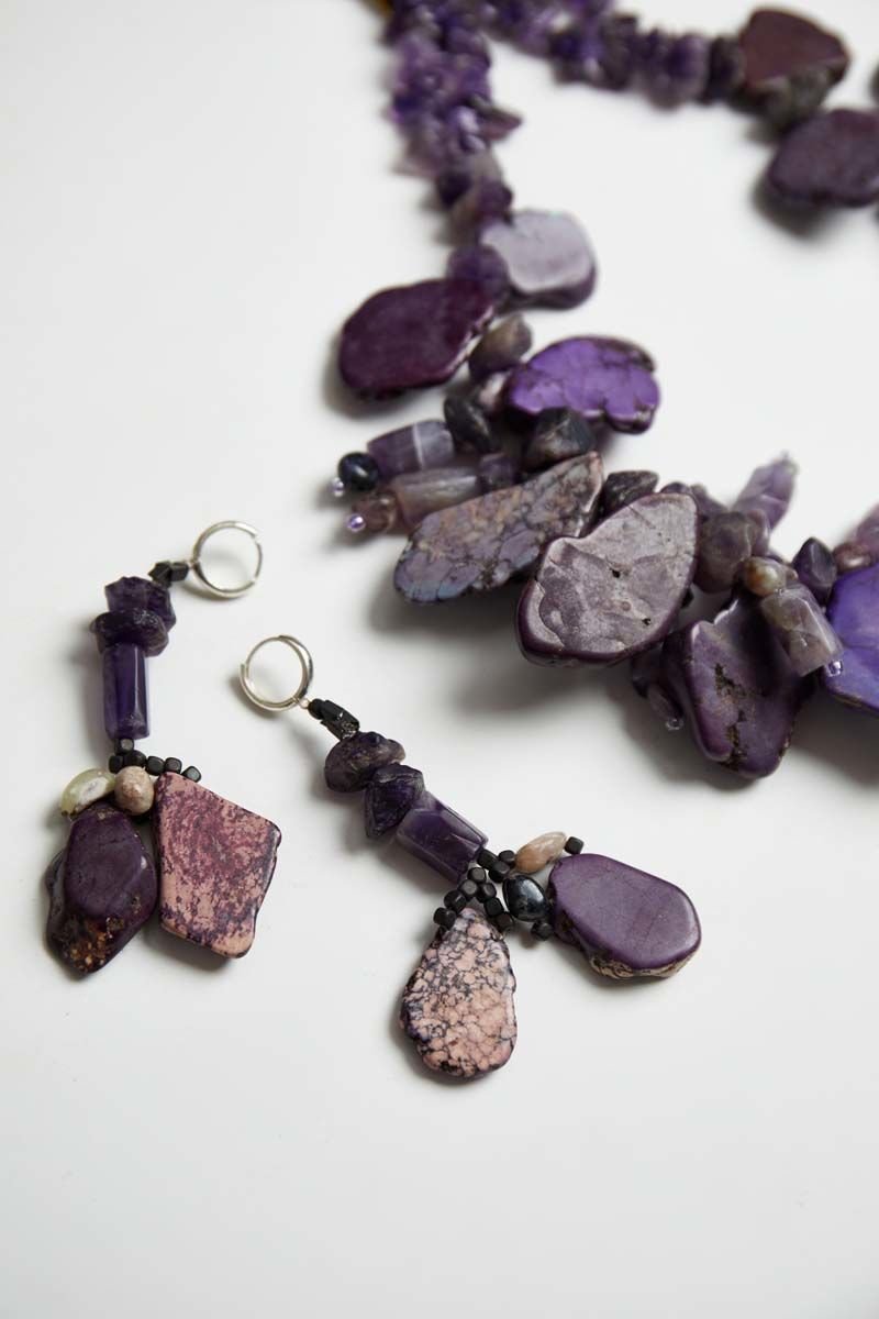 Y-ÇEROİT, AMETİST VE LEPİTOLİT TAŞLI KÜPE