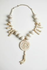 Y-BEYAZ MERCAN ETNİK KOLYE