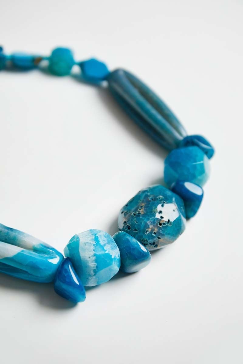 Y-EL KESİMİ STATEMENT MAVİ AKİK KOLYE