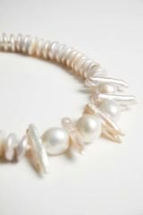 Y-ESSENTIAL BAROK İNCİ KOLYE