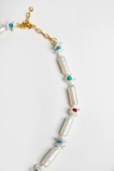 UZUN BAROK İNCİLİ TURKUAZ VE MERCAN DETAYLI ZARİF KOLYE