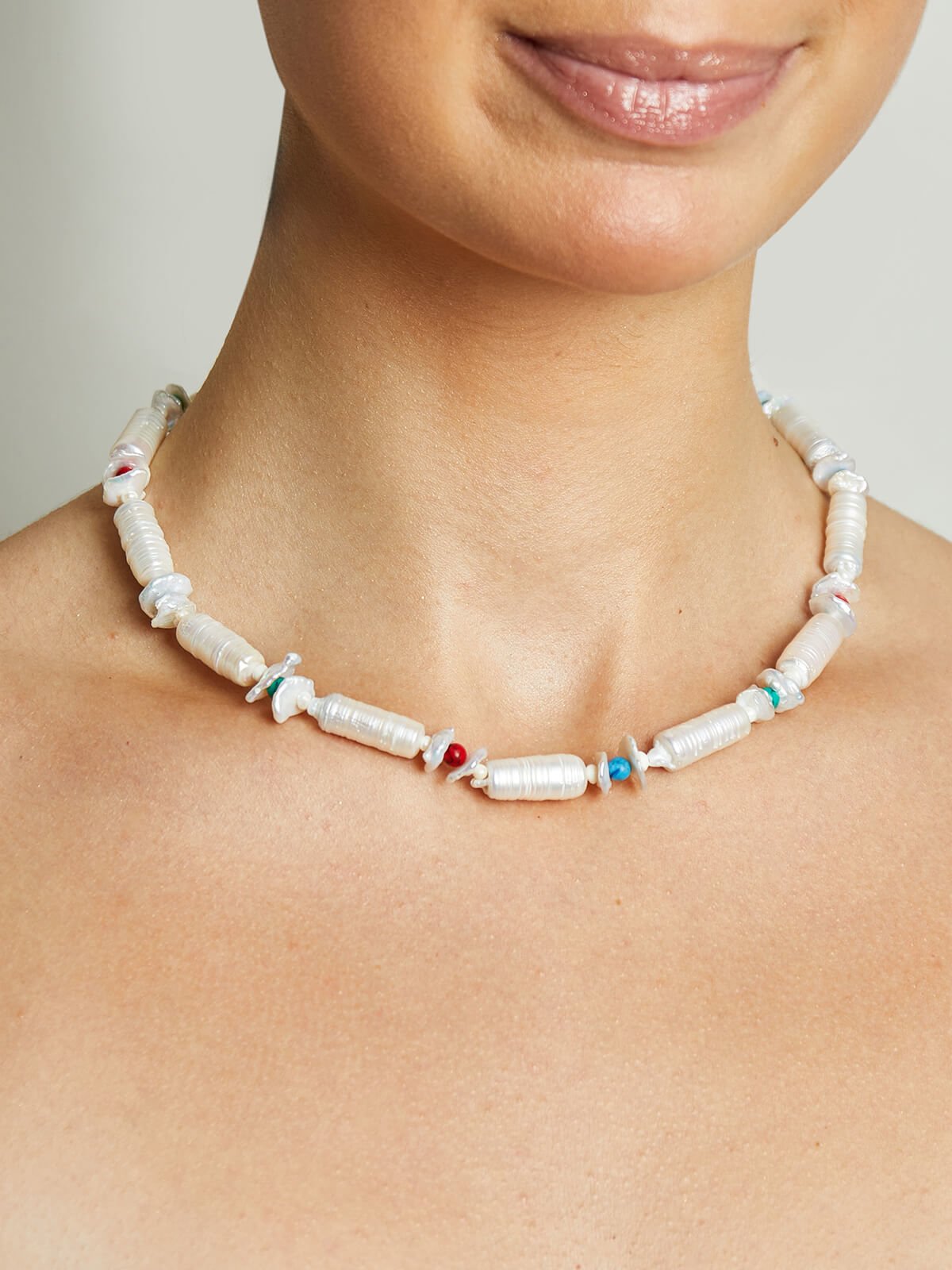 UZUN BAROK İNCİLİ TURKUAZ VE MERCAN DETAYLI ZARİF KOLYE