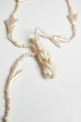 Y-DENİZ KIZI DETAYLI İNCİ KOLYE