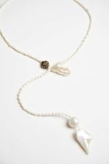 ASLAN DETAYLI PANDANTİF İNCE İNCİ KOLYE