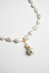 Y-PANDANTİF DETAYLI BAROK DAMLA İNCİ KOLYE