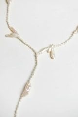 Y-KAZ AYAĞI DETAYLI PANDANTİF TASARIMLI ZARİF UZUN KOLYE