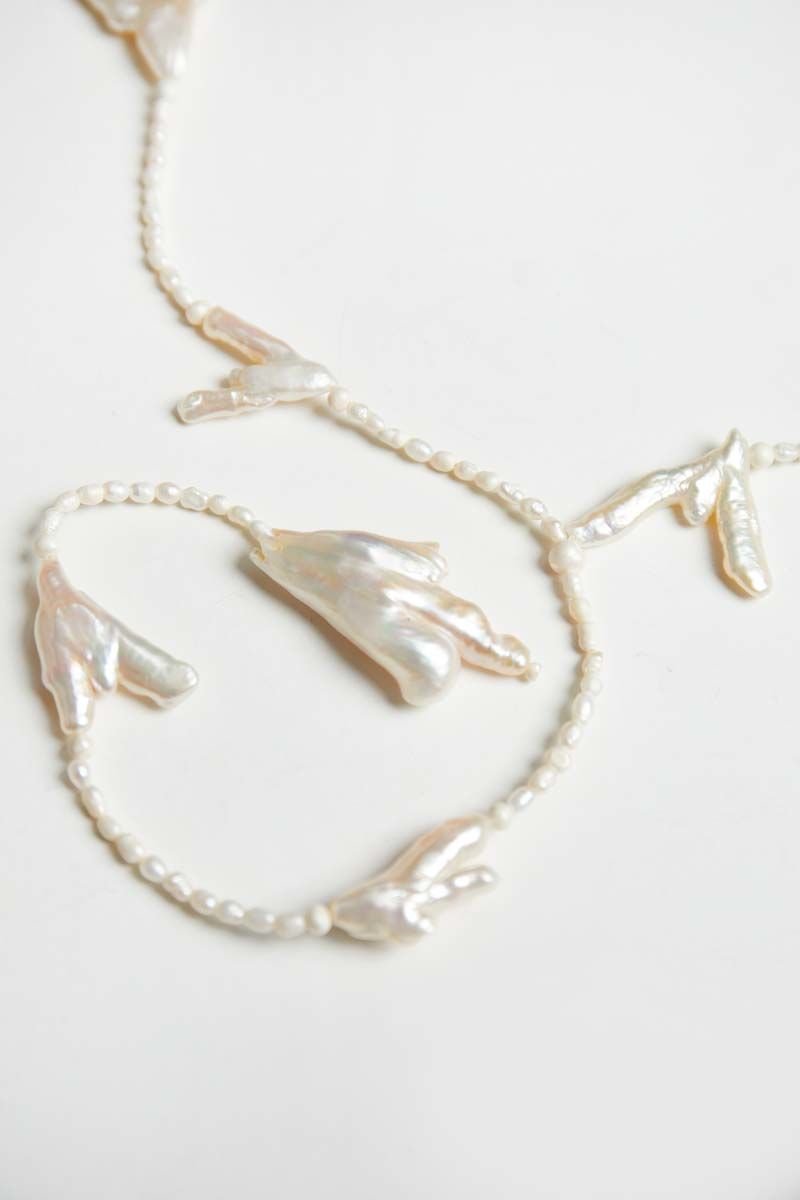 Y-KAZ AYAĞI DETAYLI PANDANTİF TASARIMLI ZARİF UZUN KOLYE