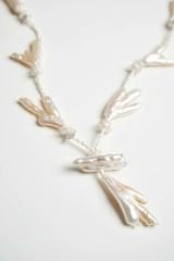 Y-KAZ AYAĞI DETAYLI BAROK İNCİ ORİJİNAL KOLYE