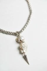 Y-İNCİ PANDANTİFLİ AVANGART ZİNCİR KOLYE