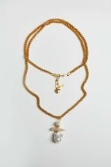 Y-ÜZERİ TURKUAZ DETAYLI BAROK İNCİ PANDANTİFLİ UZUN ZİNCİR KOLYE