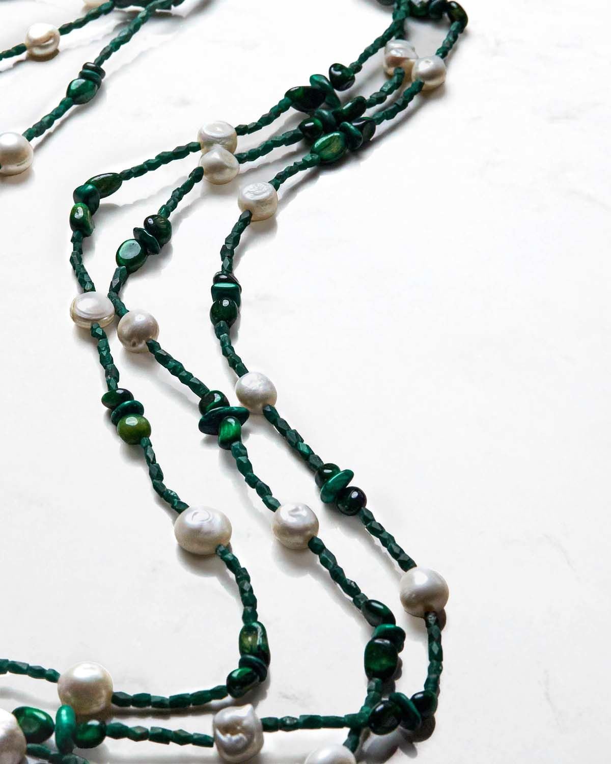 Y-PEARL VE MALACHITE KATMANLI UZUN KOLYE