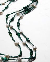 Y-PEARL VE MALACHITE KATMANLI UZUN KOLYE