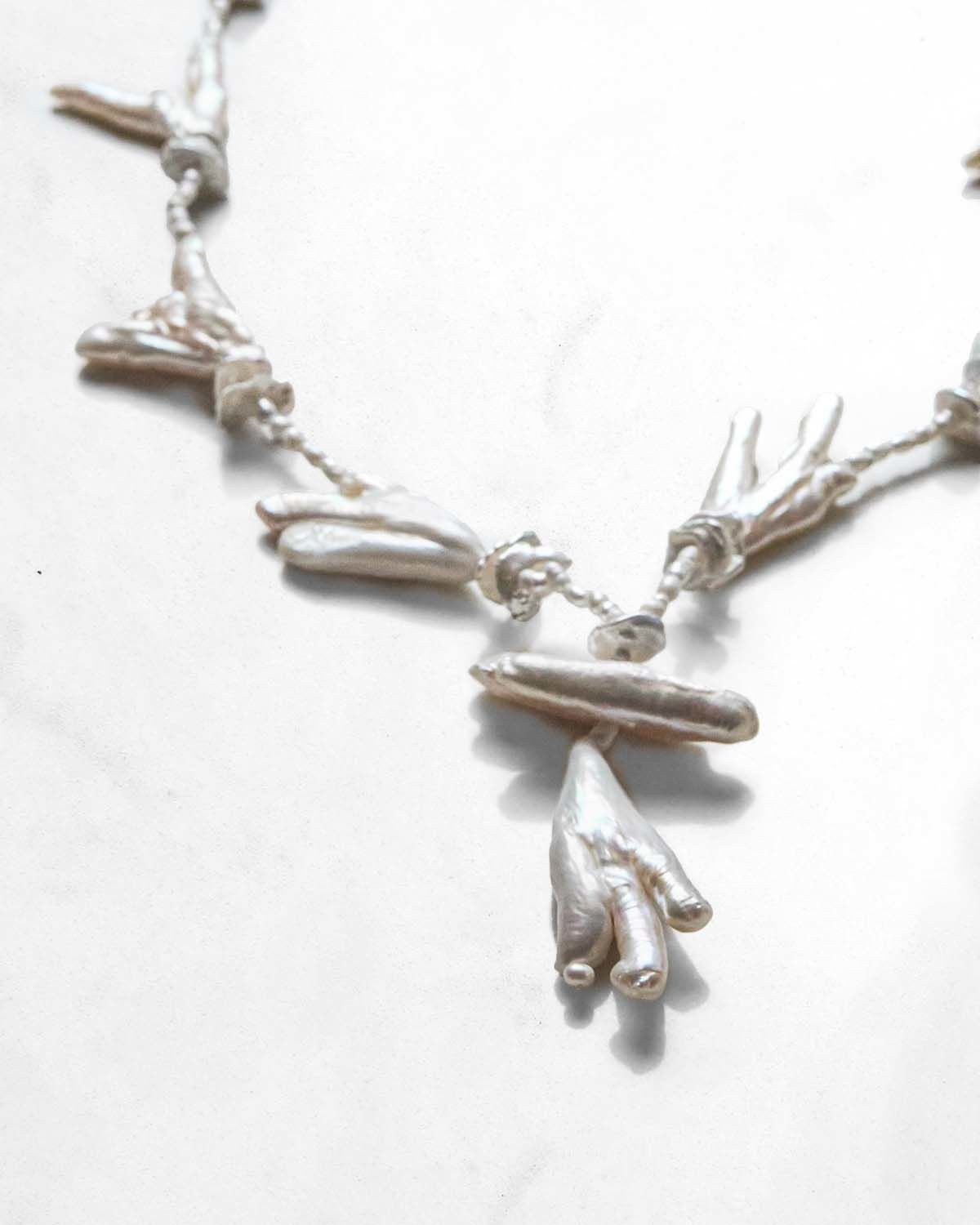 Y-CHICKEN FEET VE BAROK PEARL TASARIM KOLYE