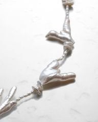 CHICKEN FEET VE BAROK PEARL TASARIM KOLYE