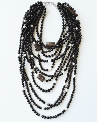 Y-DARK GRACE: WENGE, İNCİ, ONYX KOLYE