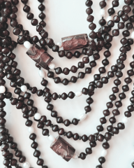 Y-DARK GRACE: WENGE, İNCİ, ONYX KOLYE