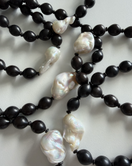 Y-BAROK İNCİ DETAYLI ABANOZ CHOKER KOLYE