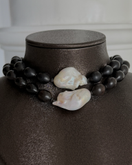 Y-BAROK İNCİ DETAYLI ABANOZ CHOKER KOLYE