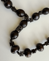 Y-DESIREE – HEMATİT DETAYLI SİYAH İNCİ & ABANOZ KOLYE