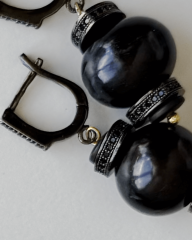 Y-DESIREE – HEMATİT DETAYLI SİYAH İNCİ & ABANOZ KÜPE