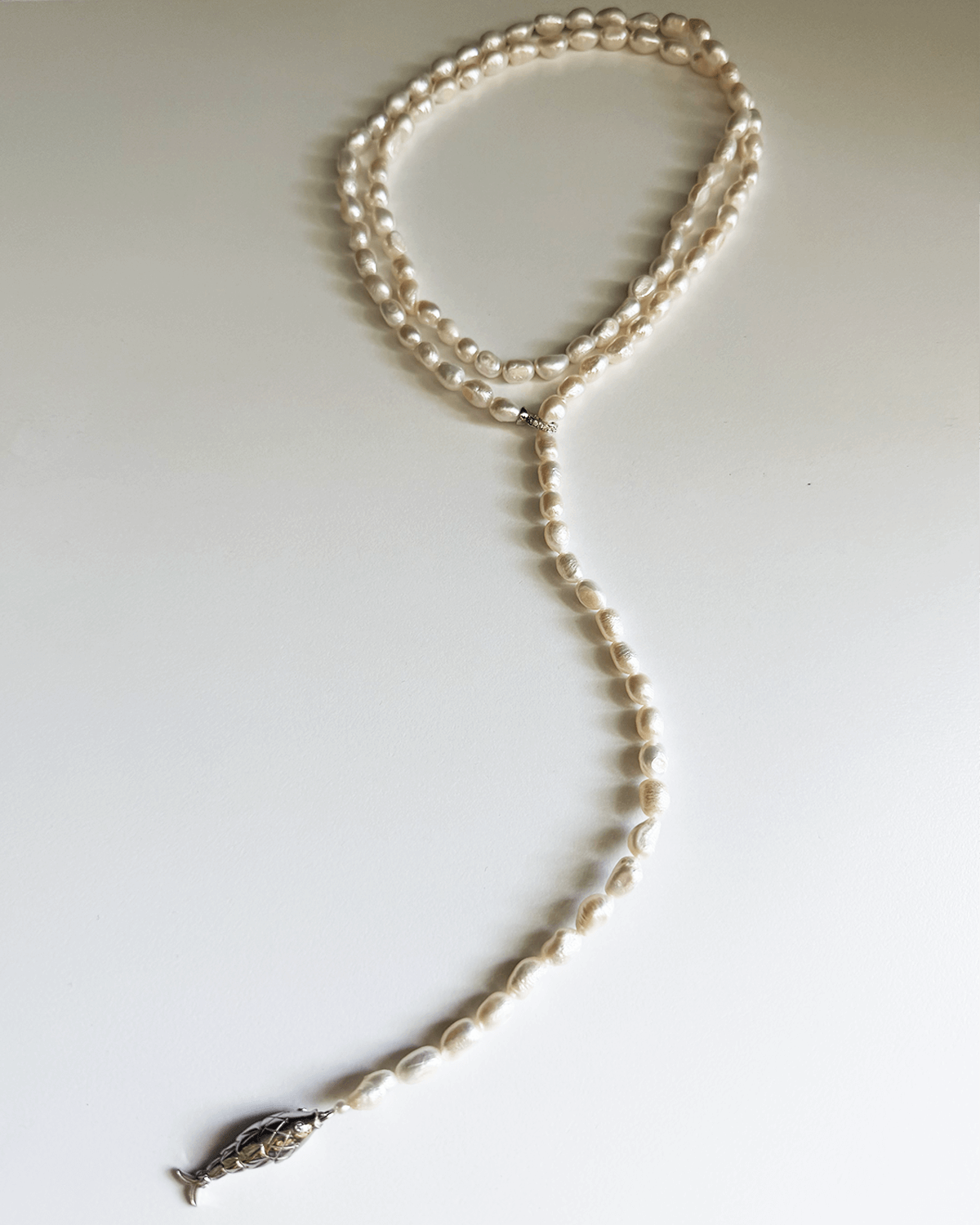 Y-PANDANTİF BALIK DETAYLI İNCİ KOLYE