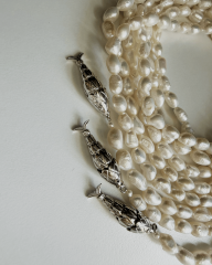 Y-PANDANTİF BALIK DETAYLI İNCİ KOLYE