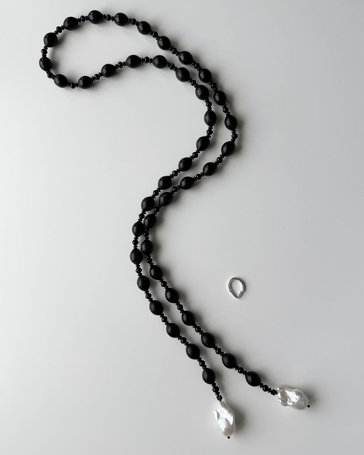 Y-BAROK İNCİ DETAYLI ABANOZ UZUN KOLYE