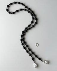 Y-BAROK İNCİ DETAYLI ABANOZ UZUN KOLYE