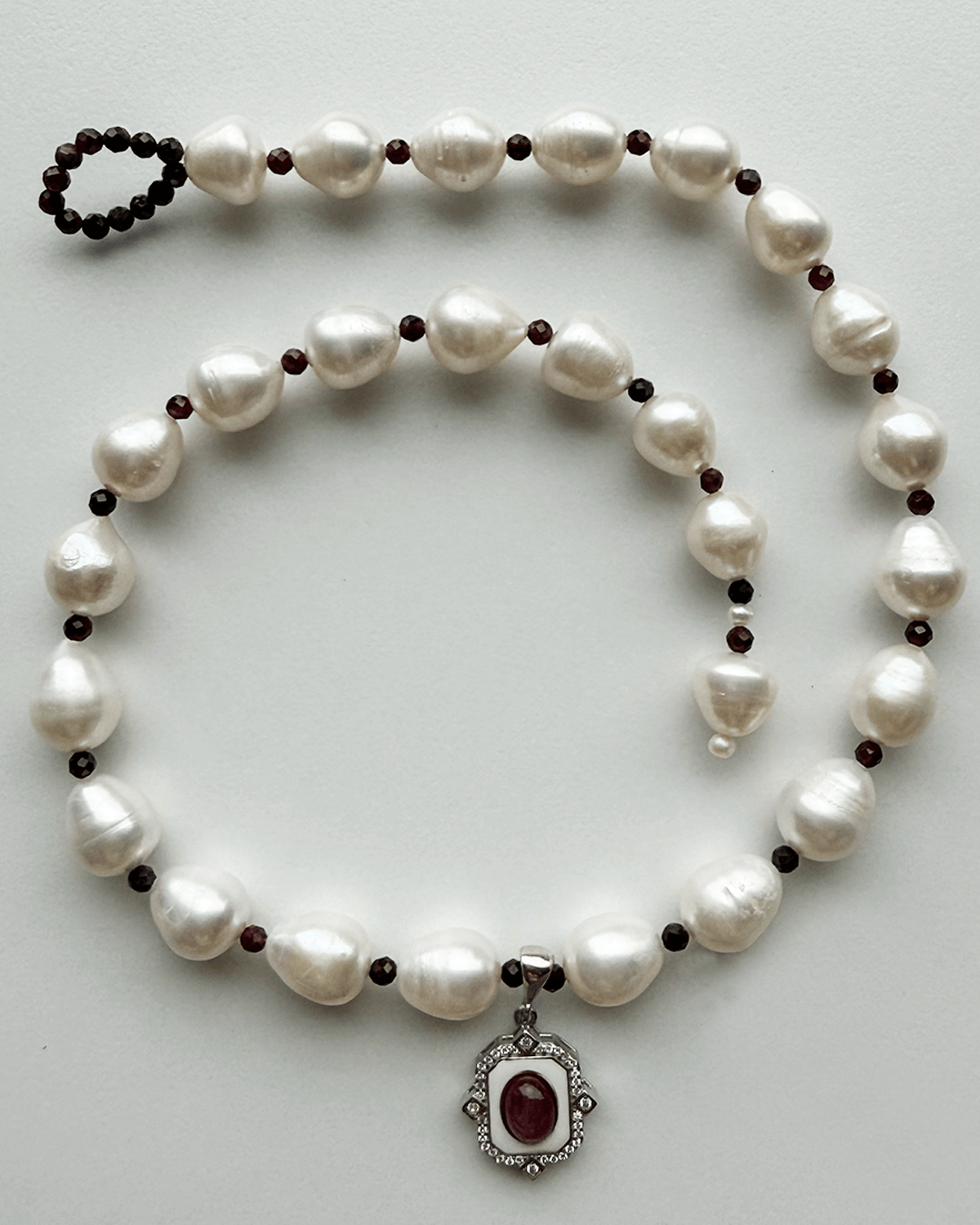 ?-MİNİMAL TAŞ DETAYLI PRENSES İNCİ KOLYE