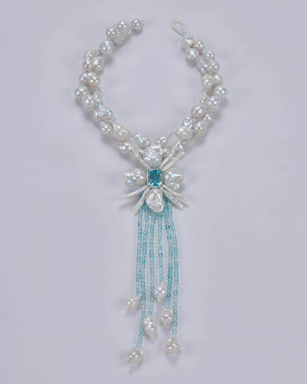 HIDDEN GARDEN BLUE TOPAZ PÜSKÜLLÜ BAROK İNCİ CHOKER KOLYE