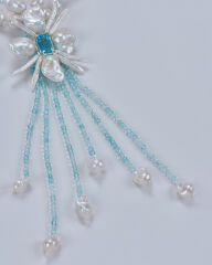 HIDDEN GARDEN BLUE TOPAZ PÜSKÜLLÜ BAROK İNCİ CHOKER KOLYE
