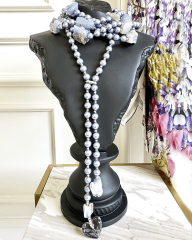 Y-SERENITAS; KALSEDON, HEMATİT VE MALLORCA İNCİLİ CHOKER KOLYE