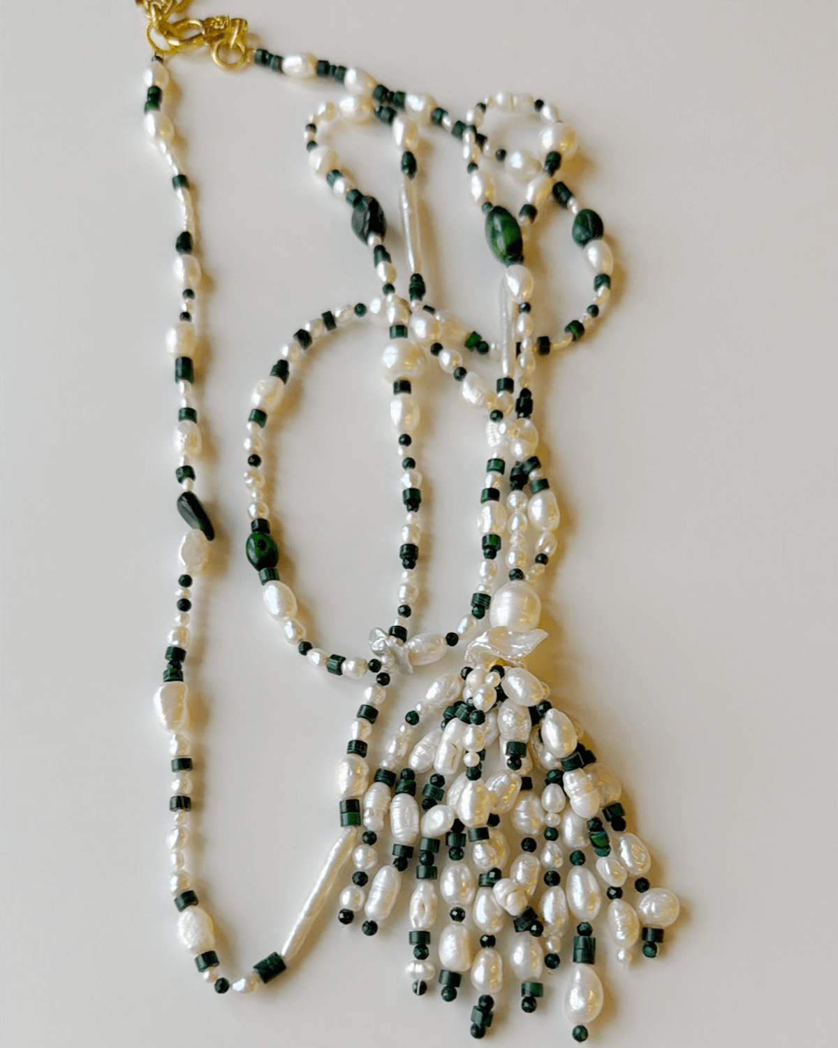 Y-KAPLAN GÖZÜ, MALAHİT VE İNCİLİ PÜSKÜL DETAYLI UZUN KOLYE