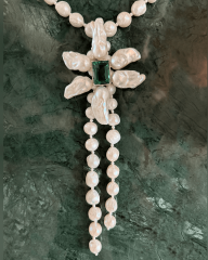 HIDDEN GARDEN YEŞİL TOPAZ DETAYLI PANDANTİF İNCİ KOLYE