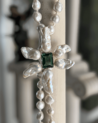 HIDDEN GARDEN YEŞİL TOPAZ DETAYLI PANDANTİF İNCİ KOLYE