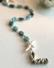 LOVE PANDANTİFLİ DOĞAL TAŞLI LARİAT KOLYE