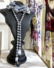 SWAROVSKI KALP VE HEMATİT DETAYLI MALLORCA İNCİ UZUN KOLYE