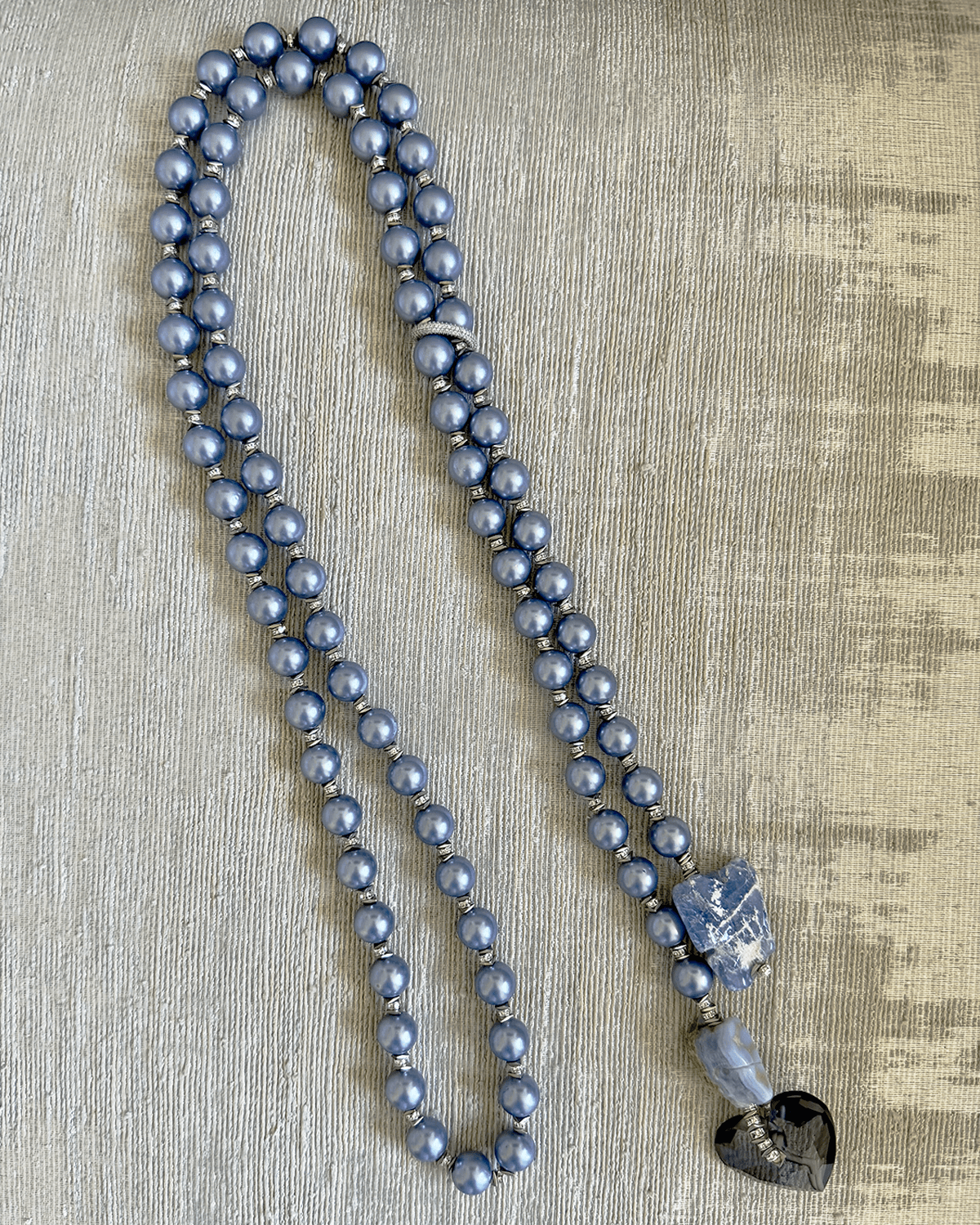 SWAROVSKI KALP VE HEMATİT DETAYLI MALLORCA İNCİ UZUN KOLYE