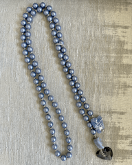 SWAROVSKI KALP VE HEMATİT DETAYLI MALLORCA İNCİ UZUN KOLYE