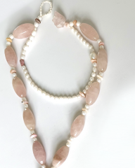 ROSA GLAM PINK QUARTZ VE PINK OPAL İNCİLİ PANDANTİF KOLYE