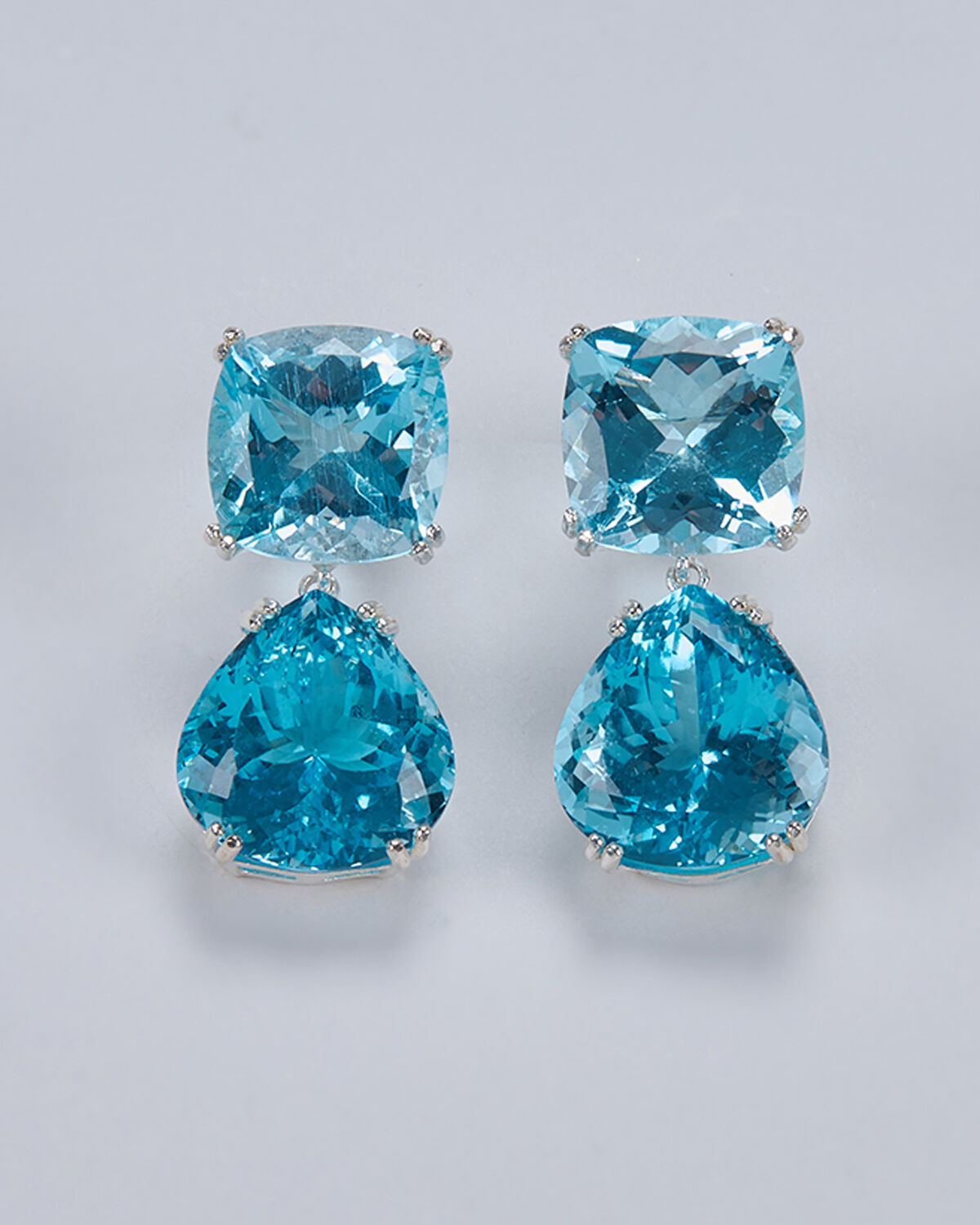 HIDDEN GARDEN 164 KARAT BLUE TOPAZ KÜPE