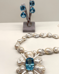 HIDDEN GARDEN 164 KARAT BLUE TOPAZ KÜPE