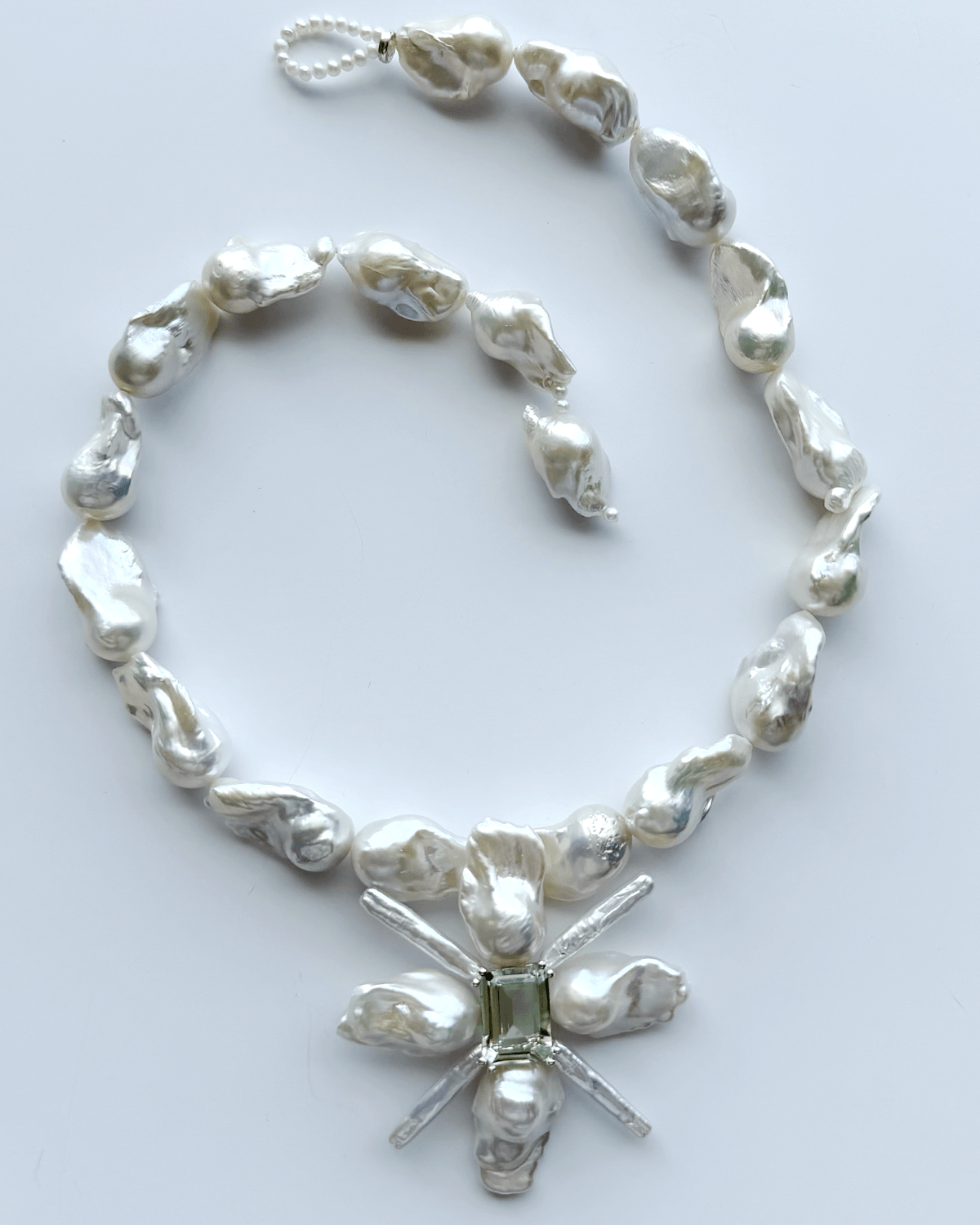 HIDDEN GARDEN ZÜMRÜT TAŞLI BAROK İNCİ KOLYE