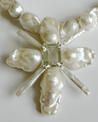 HIDDEN GARDEN ZÜMRÜT TAŞLI BAROK İNCİ KOLYE