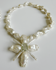 HIDDEN GARDEN ZÜMRÜT TAŞLI BAROK İNCİ KOLYE