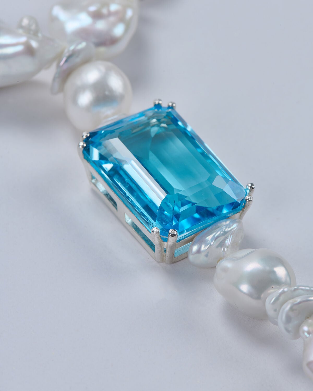 HIDDEN GARDEN BLUE TOPAZ TAŞLI BAROK İNCİ Y KOLYE