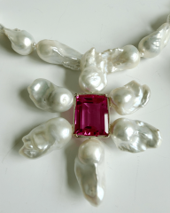 HIDDEN GARDEN PINK TOPAZ TAŞLI BAROK İNCİLİ ÇİÇEK KOLYE